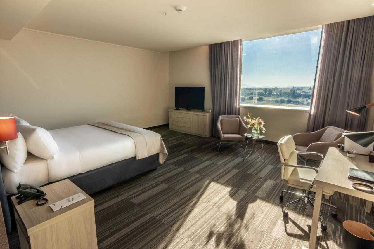Mds Hotel Chillán Екстериор снимка A guest room at the Hilton San Diego Bayfront