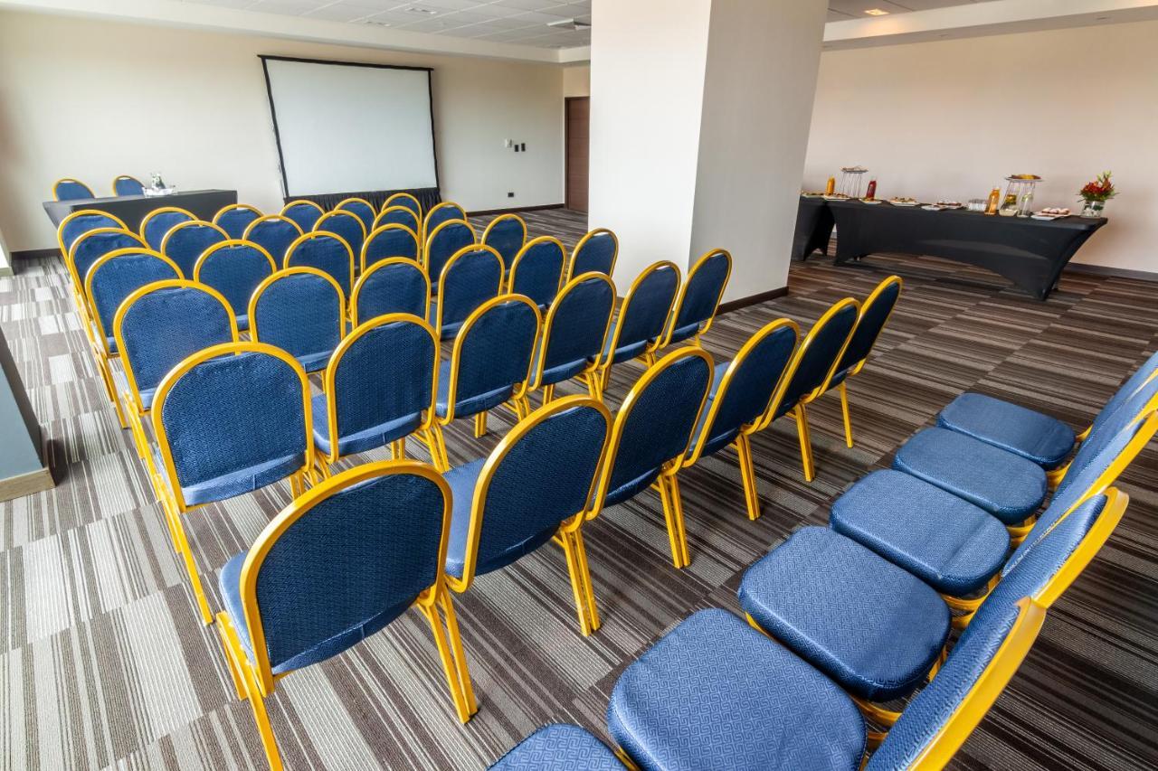 Mds Hotel Chillán Екстериор снимка Banquet hall